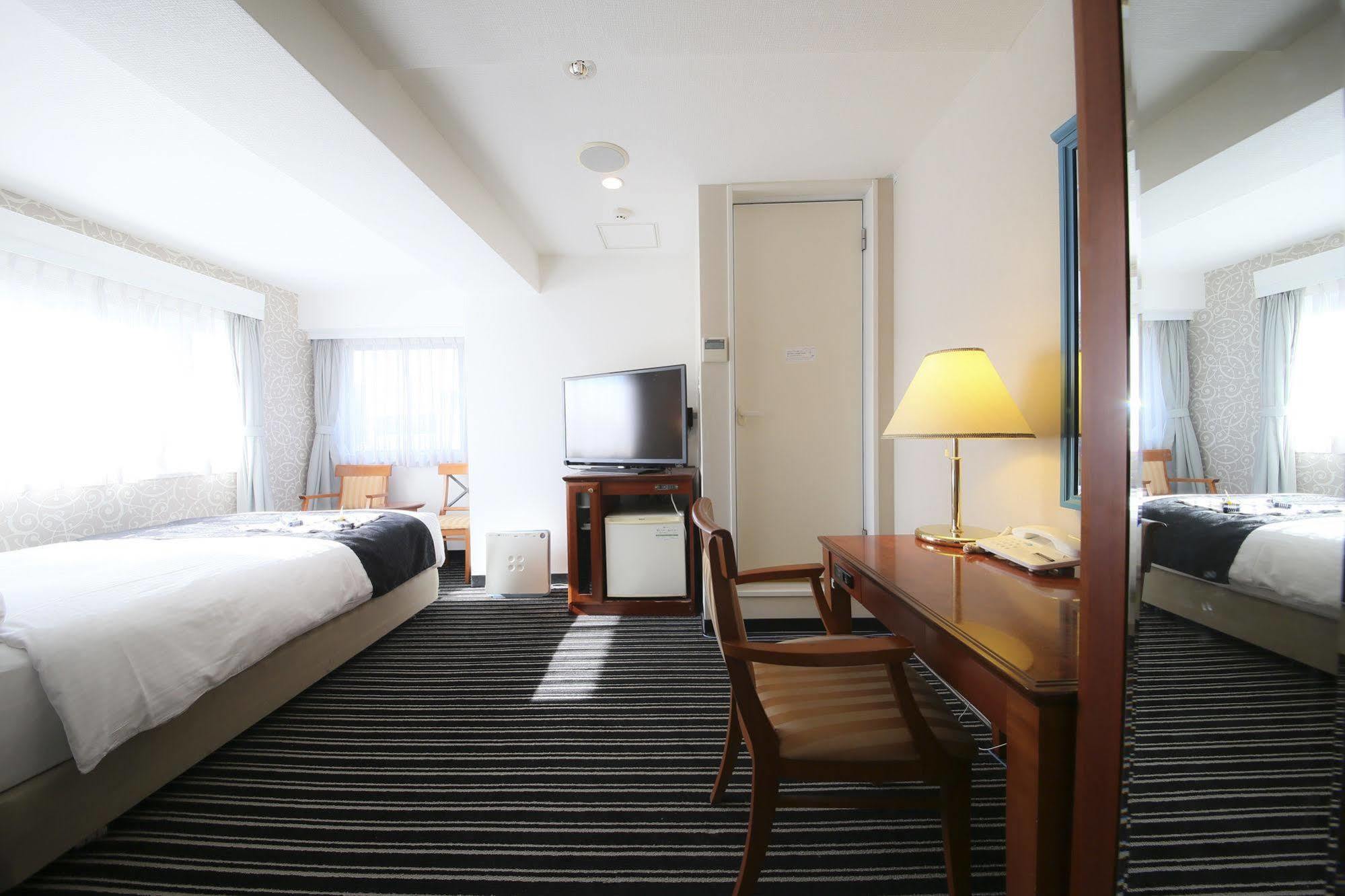 Apa Hotel Tokyo Ojima Buitenkant foto