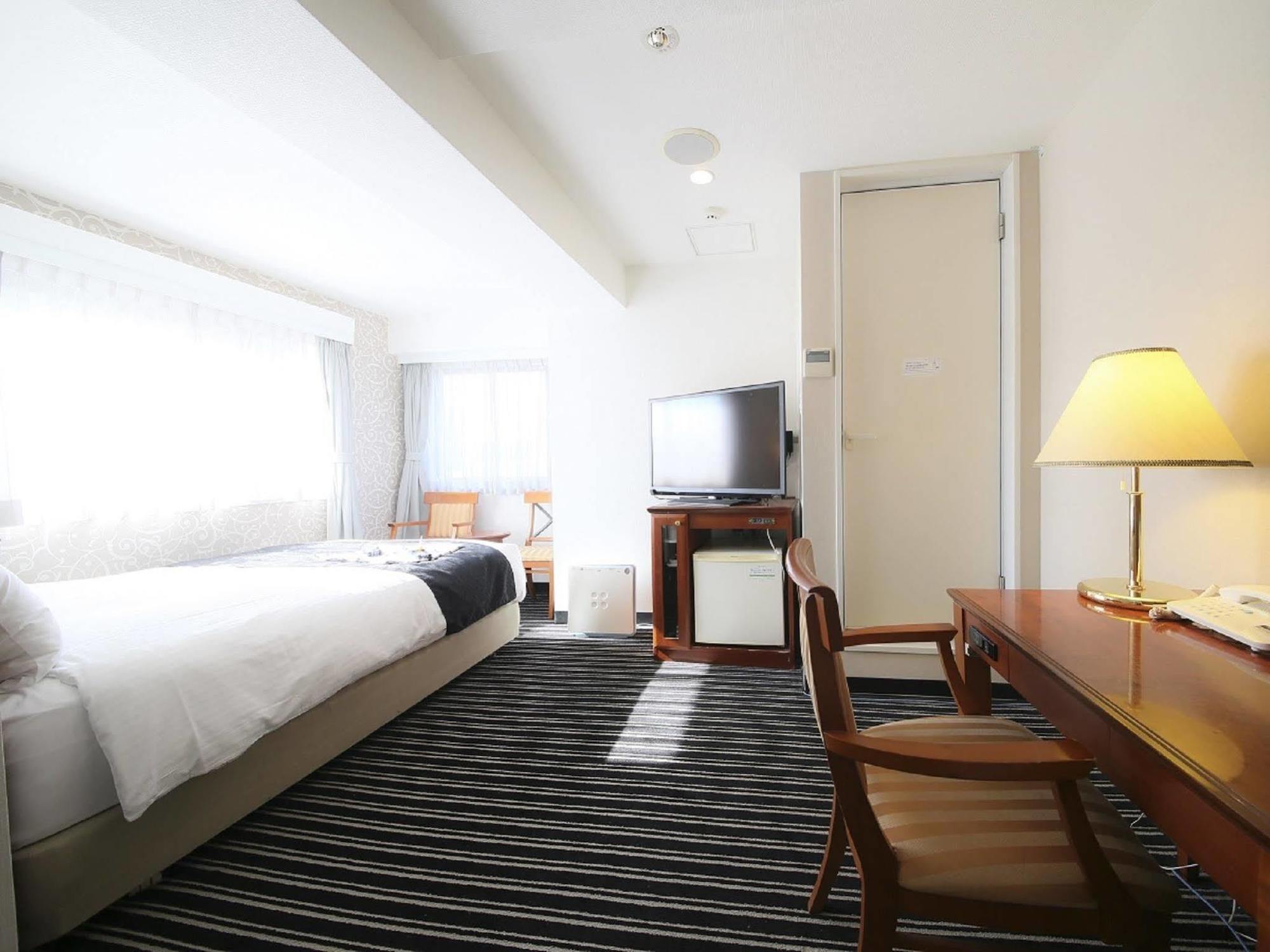 Apa Hotel Tokyo Ojima Buitenkant foto